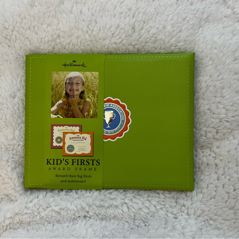 🌟NWOT!! Hallmark Kids First Photo Award Frame